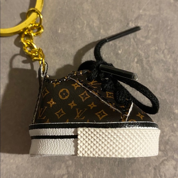 LV Sneakers Keychain - Picture 2 of 4